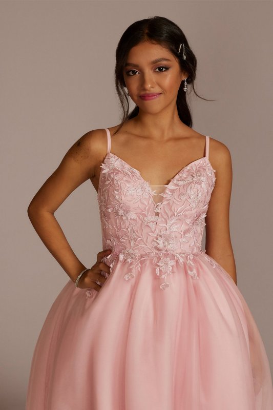 Short Damas Dress with Floral Appliques Fifteen Roses WBM3054