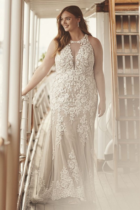 Illusion Keyhole Applique Plus Size Wedding Dress 9SWG843