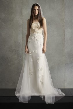 Scalloped Lace Removable Bow Train Wedding Dress Oleg Cassini CWG880